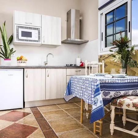 Studio In With Wonderful Mountain View Enclosed Garden And Wifi 12 Km From The Beach * Tuineje