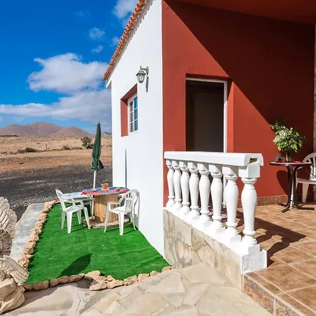 Studio In With Wonderful Mountain View Enclosed Garden And Wifi 12 Km From The Beach *