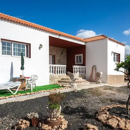 Studio In With Wonderful Mountain View Enclosed Garden And Wifi 12 Km From The Beach Apartament