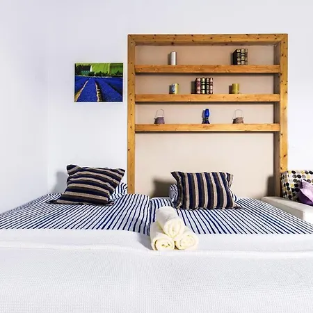Studio In With Wonderful Mountain View Enclosed Garden And Wifi 12 Km From The Beach *